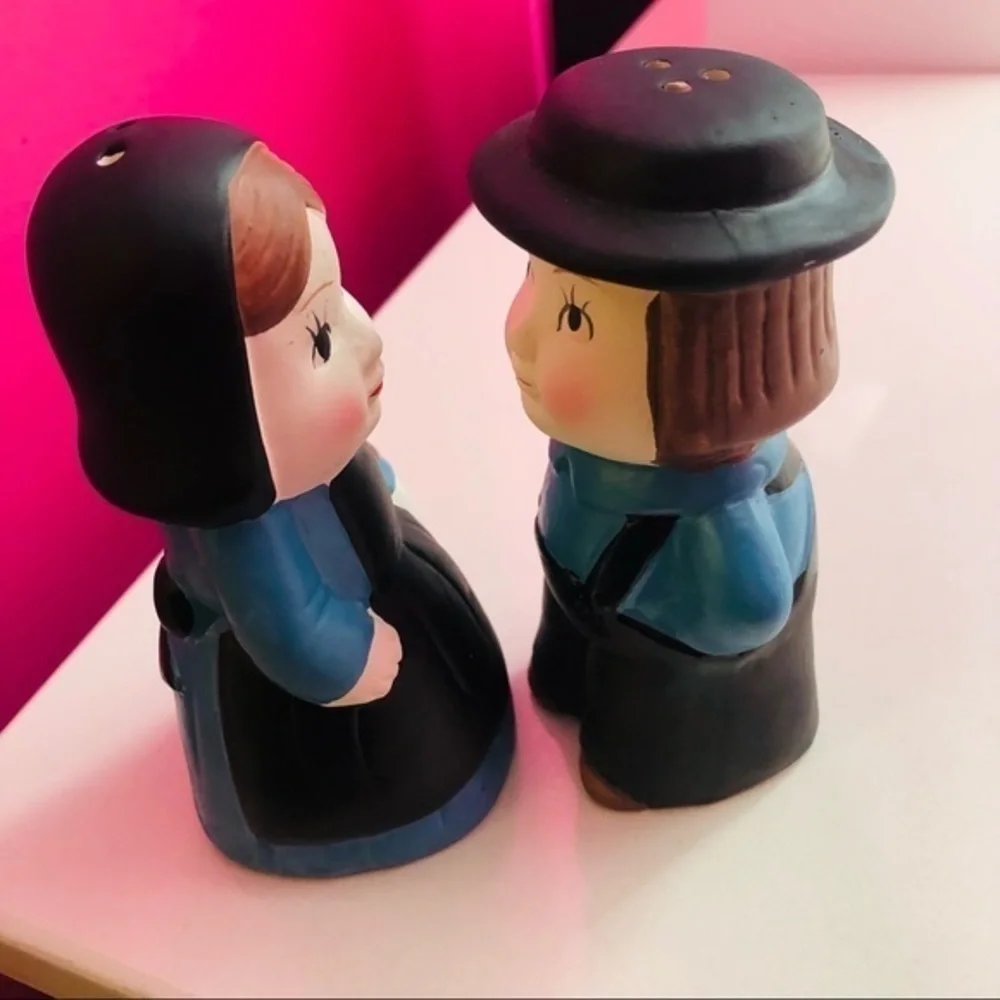 Antique Amish Folk Art Salt & Pepper Shaker Set Man and Woman Vintage